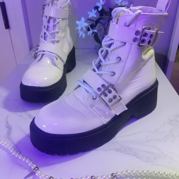 Lace-up Grommet Snake Print Ankle Boots - Picture 4 of 8